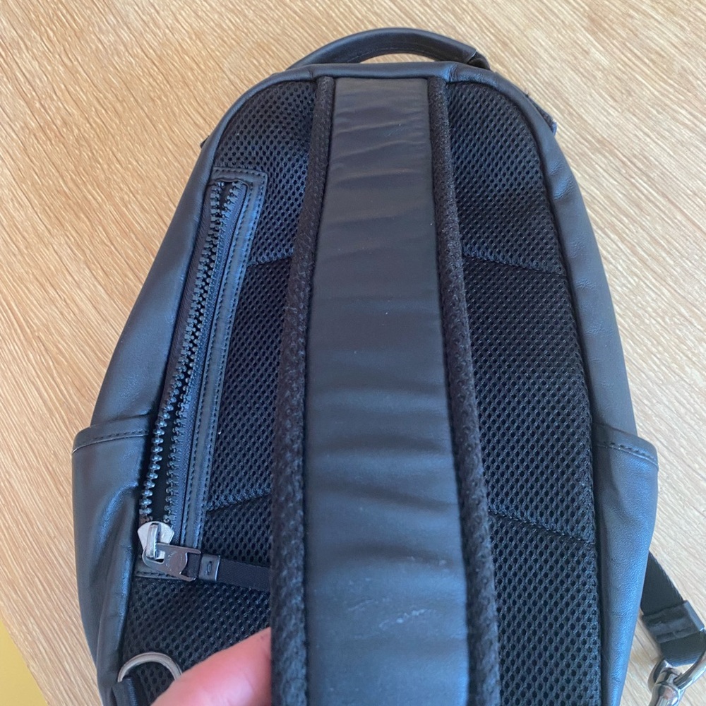 Coach Edge Black Leather Men's Sling Crossbody Backpack - Picture 5 of 8